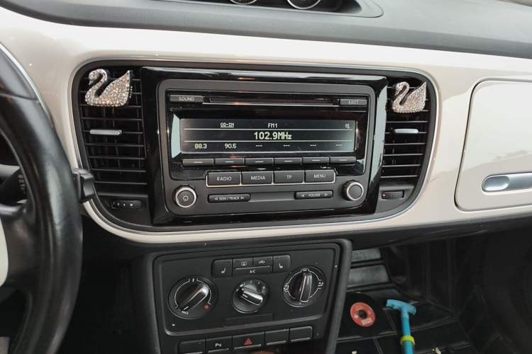 Used Volkswagen Beetle 2013 1.2TSI Comfort Model Audio And AC Panel