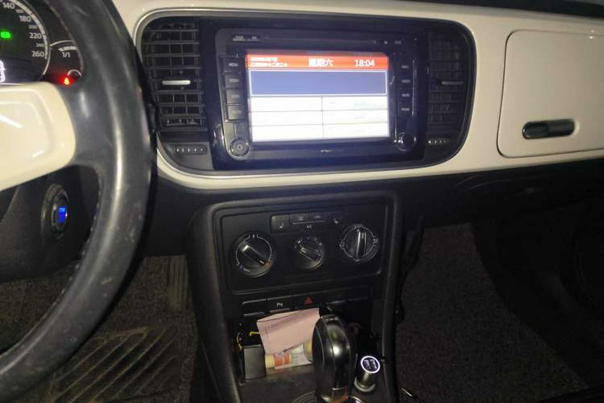 Used Volkswagen Beetle 2013 1.4 TSI Comfort Model Audio And AC Panel