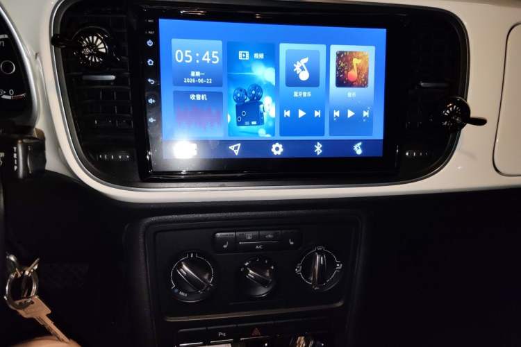 Used Volkswagen Beetle 2013 1.4 TSI Comfort Model Audio And AC Panel