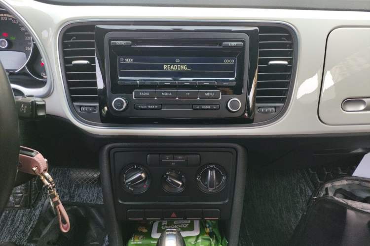 Used Volkswagen Beetle 2013 1.2TSI Fashion Edition Audio And AC Panel