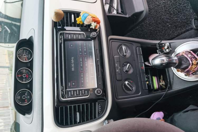 Used Volkswagen Beetle 2013 1.4TSI Fashion Edition Audio And AC Panel