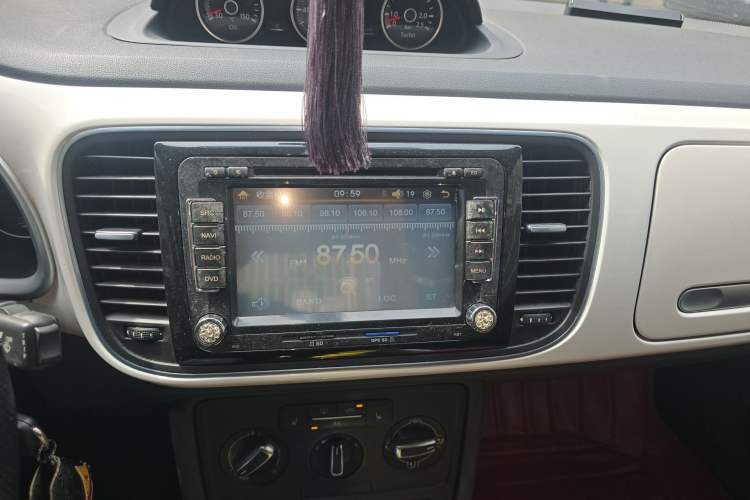 Used Volkswagen Beetle 2013 1.4 TSI Comfort Model Audio And AC Panel