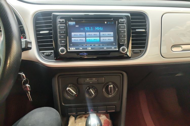 Used Volkswagen Beetle 2013 1.4TSI Fashion Edition Audio And AC Panel