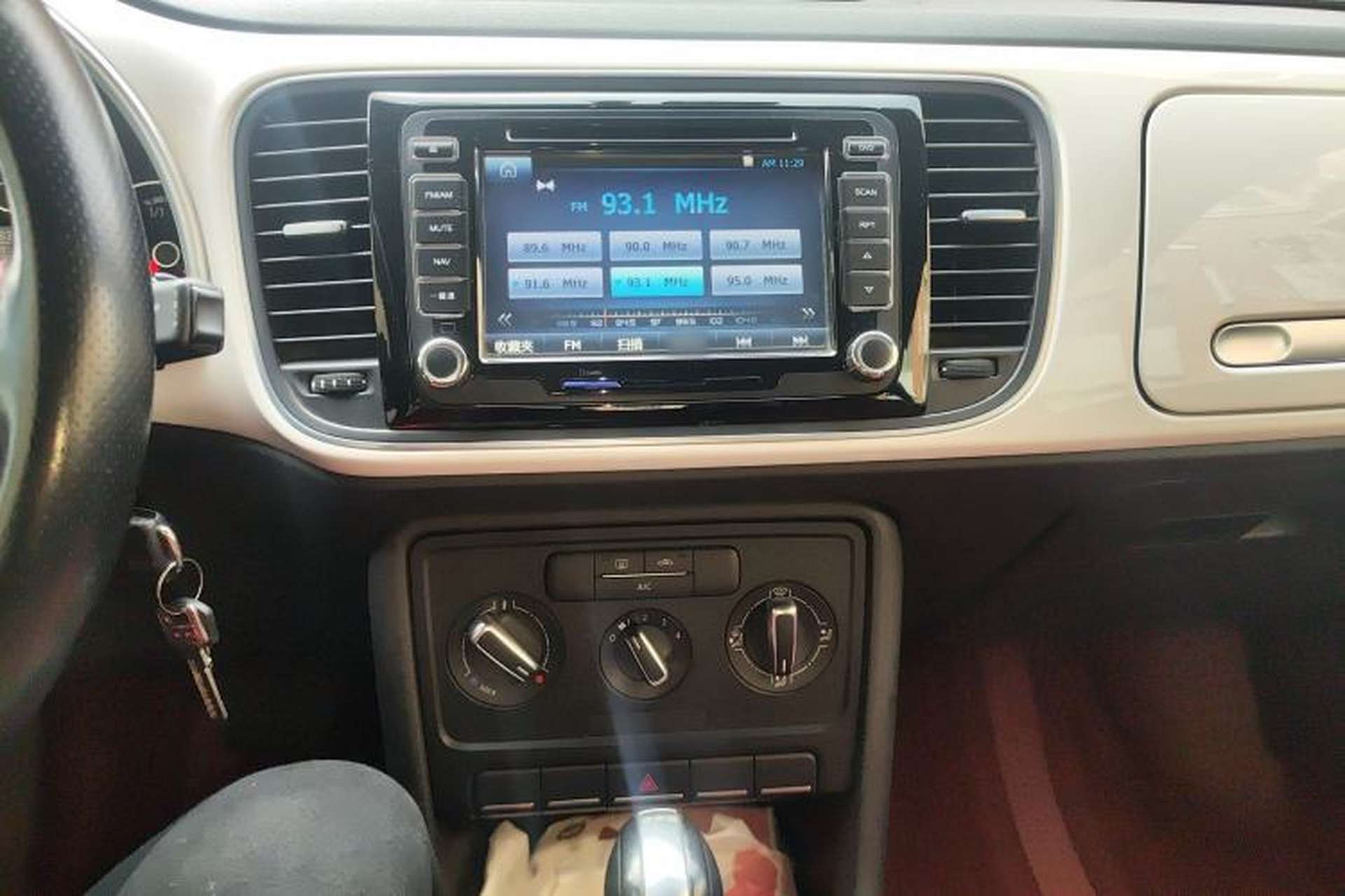 Used Volkswagen Beetle 2013 1.4TSI Fashion Edition Audio And AC Panel