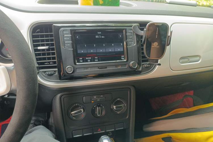 Used Volkswagen Beetle 2013 1.2TSI Fashion Edition Audio And AC Panel