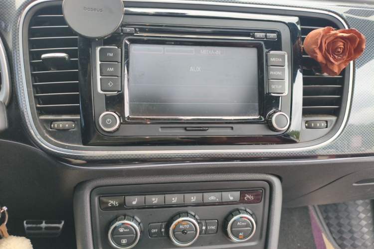 Used Volkswagen Beetle 2013 1.4TSI Luxury Model Audio And AC Panel