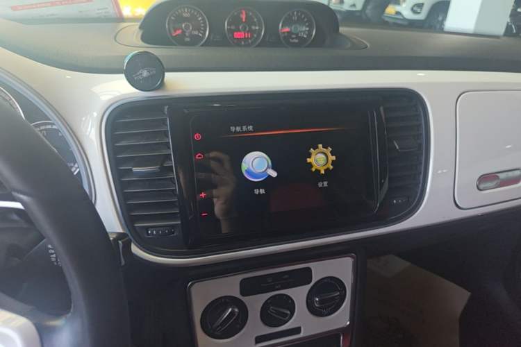 Used Volkswagen Beetle 2013 1.4TSI Fashion Edition Audio And AC Panel