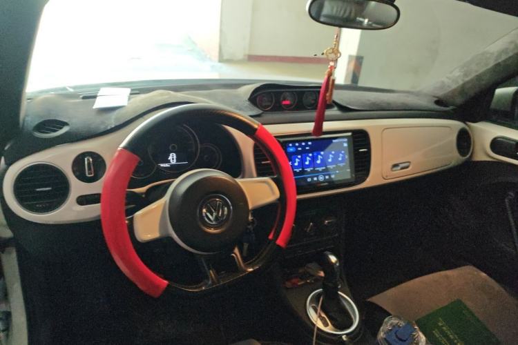 Used Volkswagen Beetle 2013 1.4 TSI Comfort Model Center Console