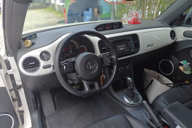 Used Volkswagen Beetle 2013 2.0 TSI Top-Trim Model Center Console