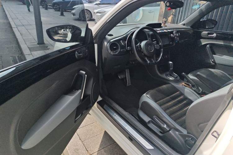 Used Volkswagen Beetle 2013 1.4TSI Luxury Model Driver Seat