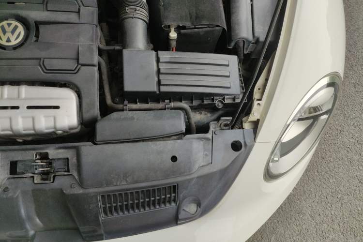 Used Volkswagen Beetle 2013 1.4TSI Luxury Model Engine Bay Left