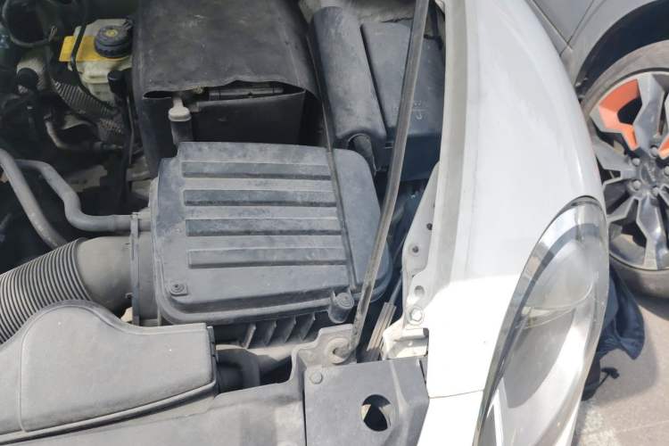 Used Volkswagen Beetle 2013 1.2TSI Comfort Model Engine Bay Left