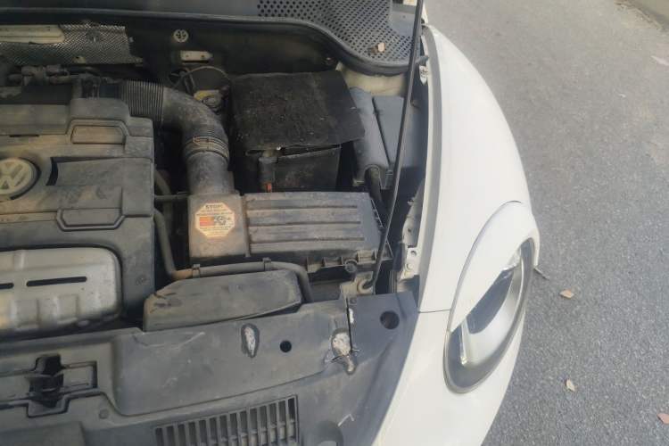 Used Volkswagen Beetle 2013 1.4 TSI Comfort Model Engine Bay Left