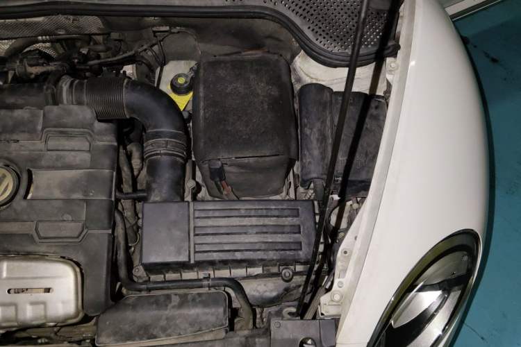 Used Volkswagen Beetle 2013 1.4 TSI Comfort Model Engine Bay Left