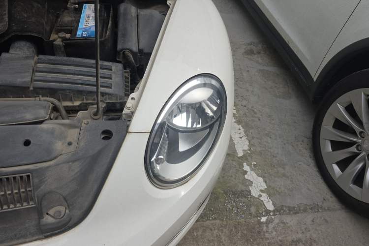 Used Volkswagen Beetle 2013 1.4 TSI Comfort Model Engine Bay Left