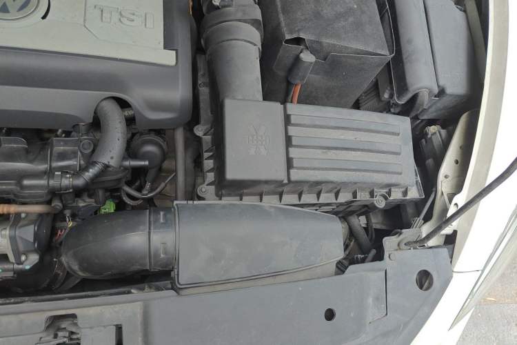 Used Volkswagen Beetle 2013 2.0 TSI Top-Trim Model Engine Bay Left