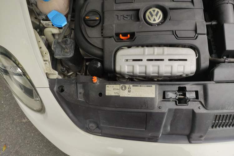 Used Volkswagen Beetle 2013 1.4TSI Luxury Model Engine Bay Right