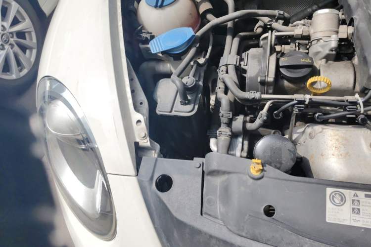 Used Volkswagen Beetle 2013 1.2TSI Comfort Model Engine Bay Right