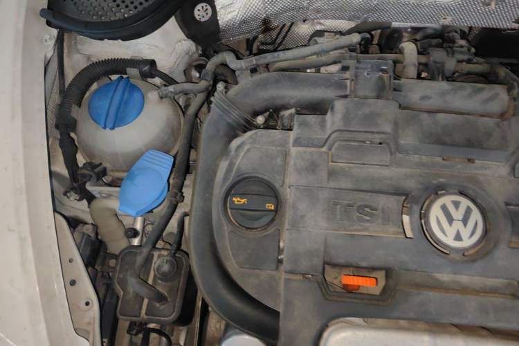 Used Volkswagen Beetle 2013 1.4TSI Fashion Edition Engine Bay Right