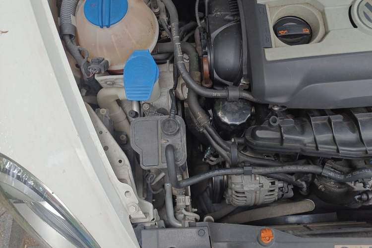 Used Volkswagen Beetle 2013 2.0 TSI Top-Trim Model Engine Bay Right