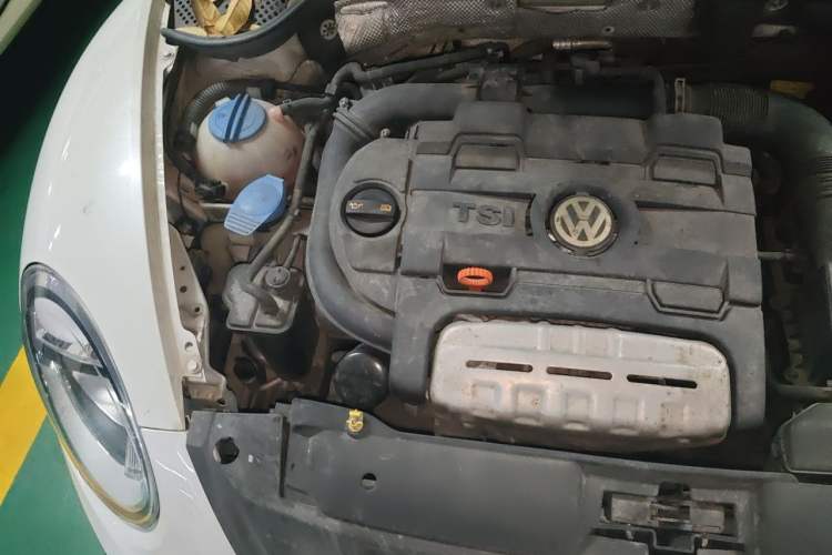 Used Volkswagen Beetle 2013 1.4TSI Fashion Edition Engine Bay Right