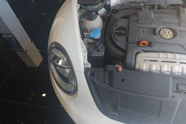 Used Volkswagen Beetle 2013 1.4TSI Fashion Edition Engine Bay Right