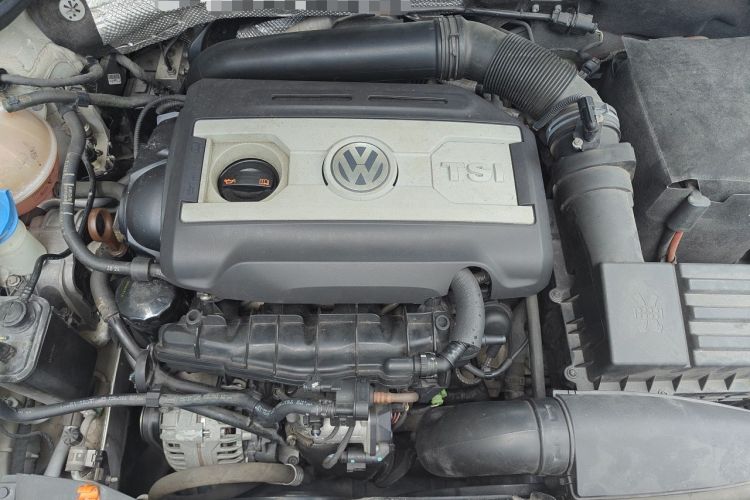 Used Volkswagen Beetle 2013 2.0 TSI Top-Trim Model Engine Bay