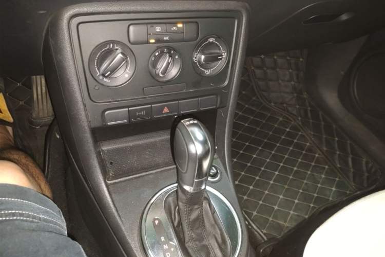 Used Volkswagen Beetle 2013 1.4TSI Fashion Edition Gear Lever