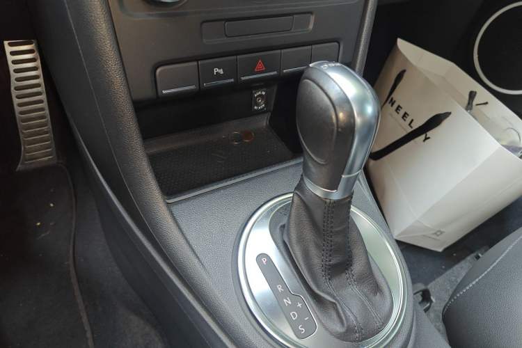 Used Volkswagen Beetle 2013 2.0 TSI Top-Trim Model Gear Lever