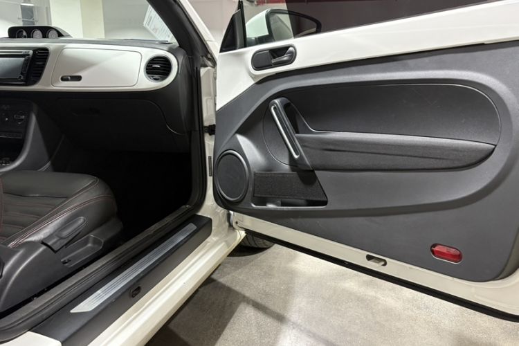Used Volkswagen Beetle 2013 1.4TSI Fashion Edition Interior 2