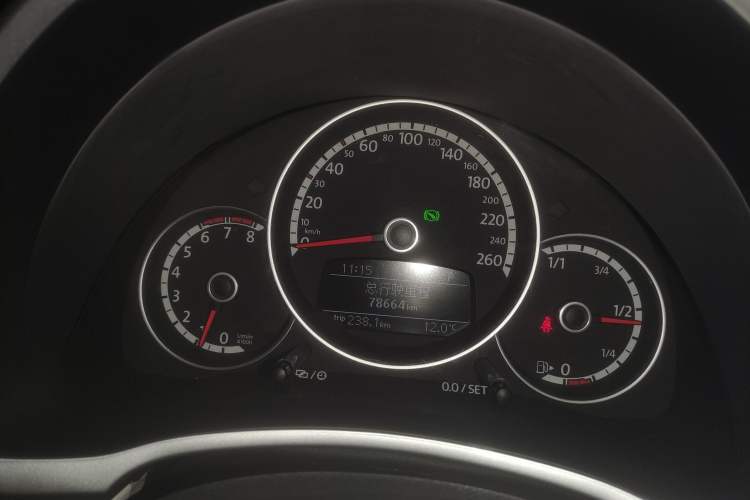 Used Volkswagen Beetle 2013 1.4 TSI Comfort Model Odometer Close Up