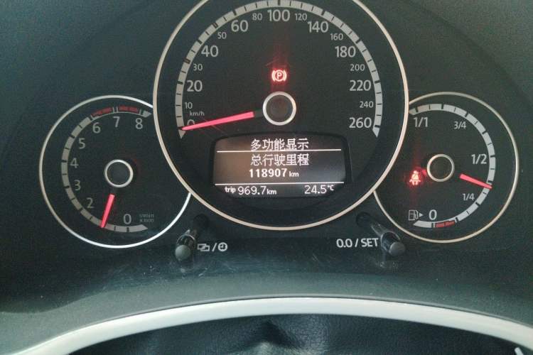 Used Volkswagen Beetle 2013 1.4TSI Fashion Edition Odometer Close Up