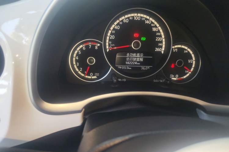 Used Volkswagen Beetle 2013 1.4 TSI Comfort Model Odometer Close Up