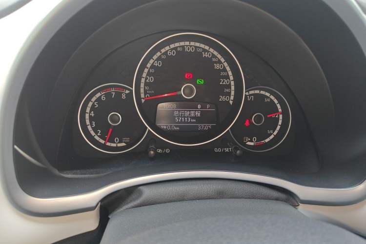 Used Volkswagen Beetle 2013 2.0 TSI Top-Trim Model Odometer Close Up