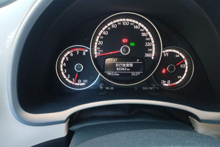 Used Volkswagen Beetle 2013 1.2TSI Fashion Edition Odometer Close Up