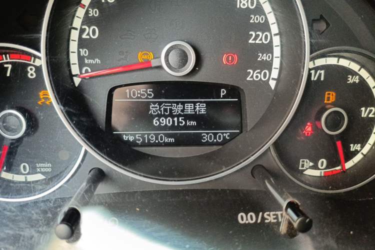 Used Volkswagen Beetle 2013 1.2TSI Fashion Edition Odometer Close Up
