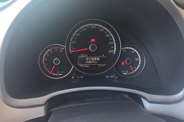 Used Volkswagen Beetle 2013 1.4TSI Fashion Edition Odometer Close Up