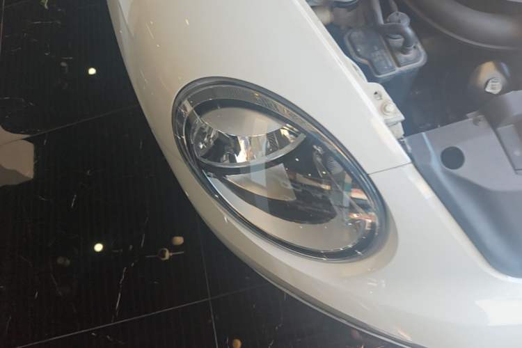 Used Volkswagen Beetle 2013 1.4TSI Fashion Edition Right Front Headlight