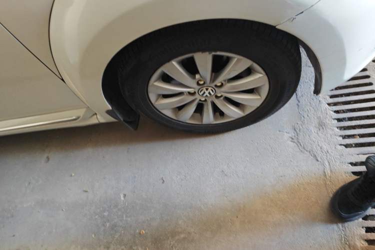 Used Volkswagen Beetle 2013 1.4 TSI Comfort Model Right Front Wheel Hub