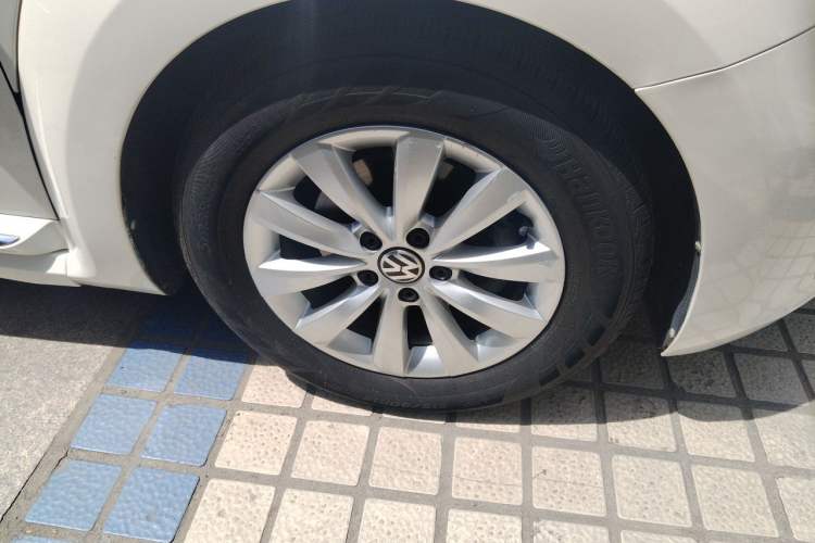 Used Volkswagen Beetle 2013 1.4TSI Fashion Edition Right Front Wheel Hub