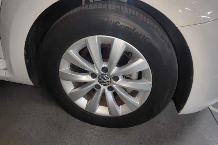 Used Volkswagen Beetle 2013 1.4TSI Fashion Edition Right Front Wheel Hub