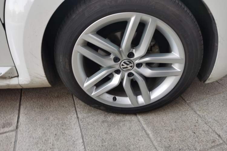Used Volkswagen Beetle 2013 1.4TSI Fashion Edition Right Front Wheel Hub