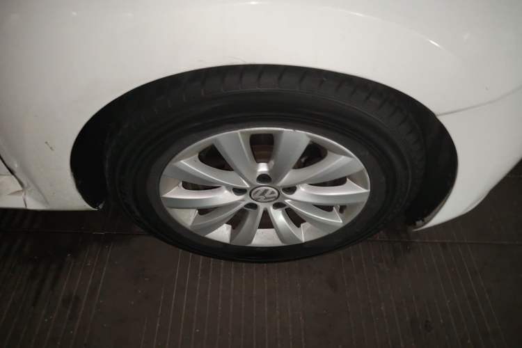 Used Volkswagen Beetle 2013 1.2TSI Comfort Model Right Front Wheel Hub