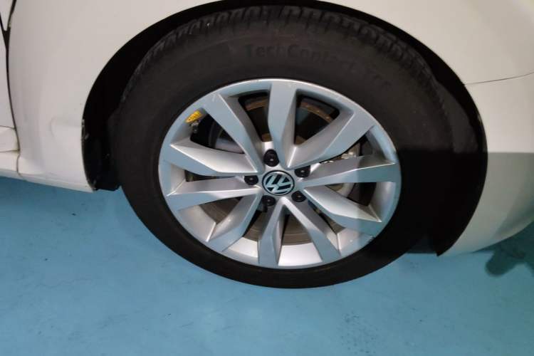 Used Volkswagen Beetle 2013 1.4 TSI Comfort Model Right Front Wheel Hub