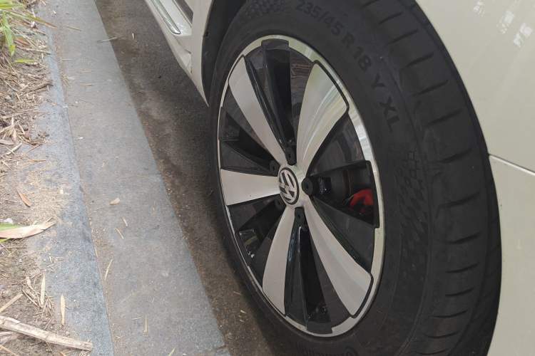 Used Volkswagen Beetle 2013 2.0 TSI Top-Trim Model Right Front Wheel Hub