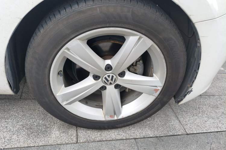 Used Volkswagen Beetle 2013 1.4TSI Luxury Model Right Front Wheel Hub
