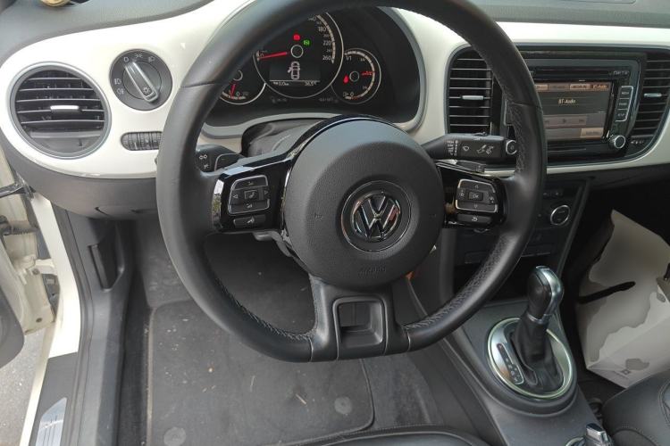 Used Volkswagen Beetle 2013 2.0 TSI Top-Trim Model Steering Wheel
