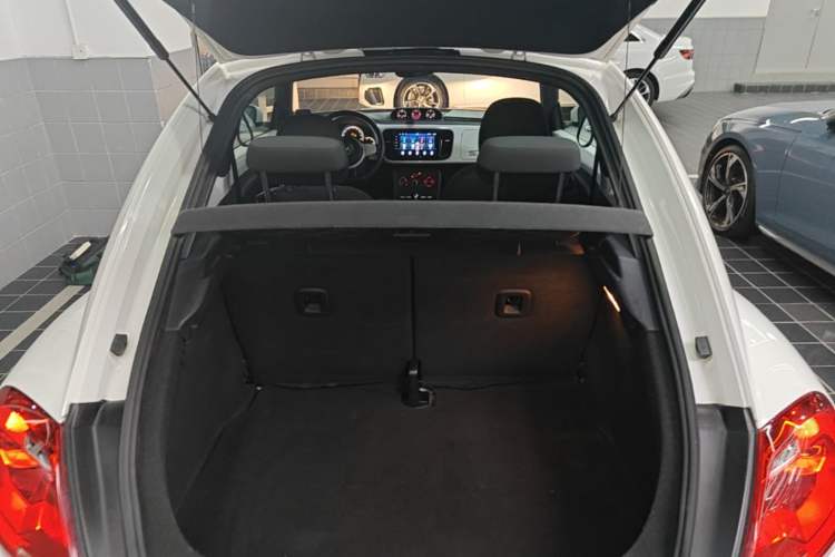Used Volkswagen Beetle 2013 1.4TSI Fashion Edition Trunk