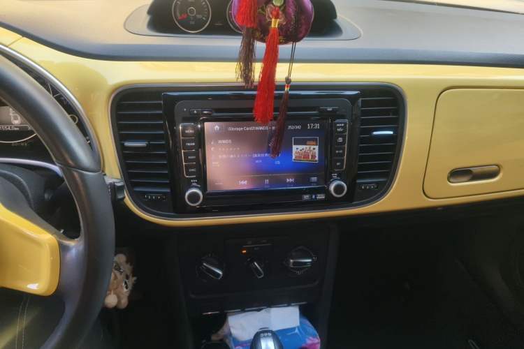 Used Volkswagen Beetle 2013 1.4TSI Fashion Edition Audio And AC Panel