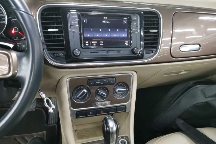 Used Volkswagen Beetle 2013 1.4 TSI Comfort Model Audio And AC Panel